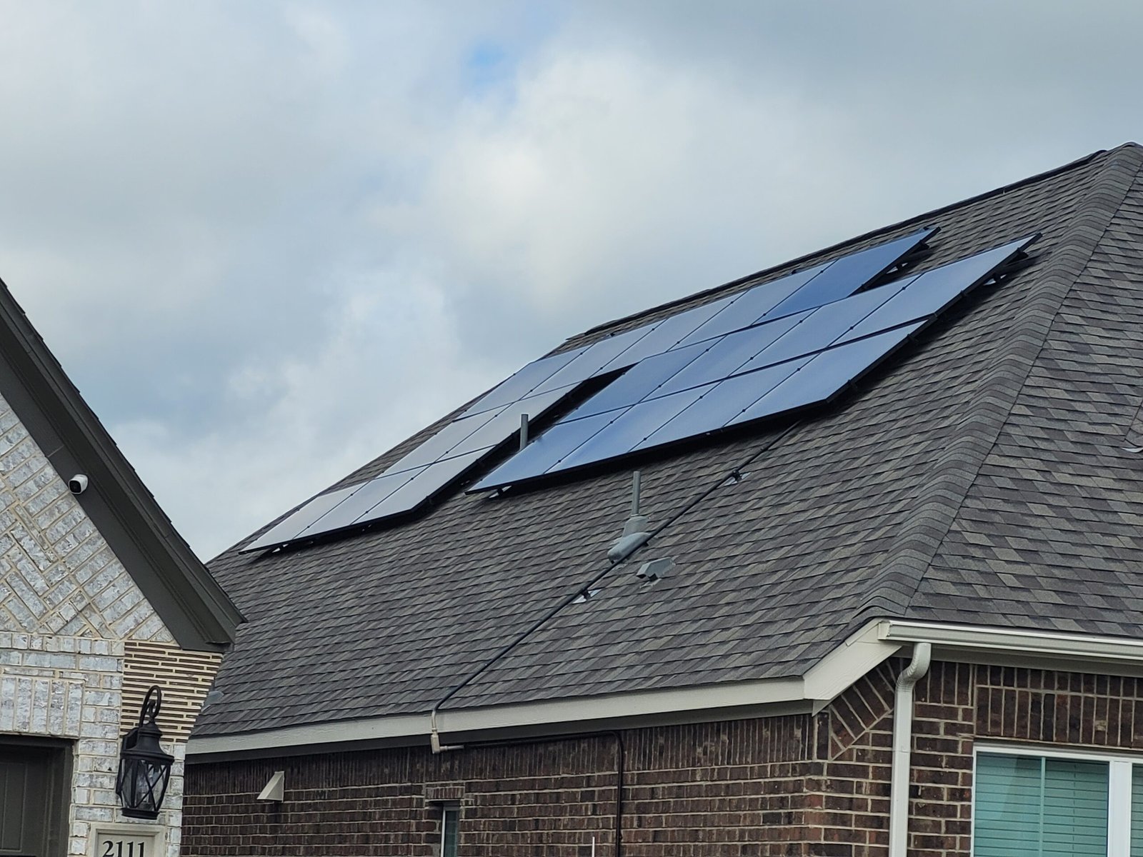TXEN Solar technician repairing solar panels in San Antonio Texas